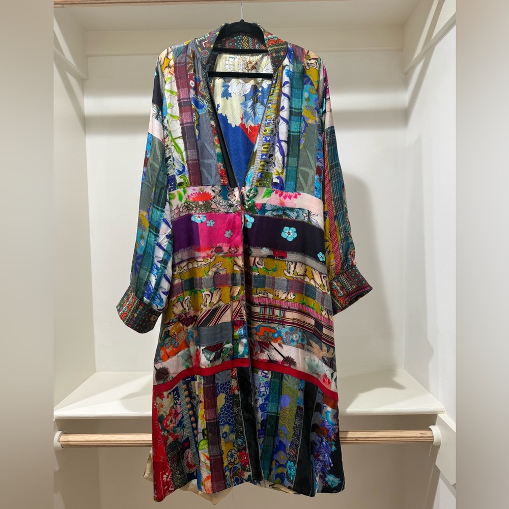 Beautiful silk reversible multi-color / patterned kimono